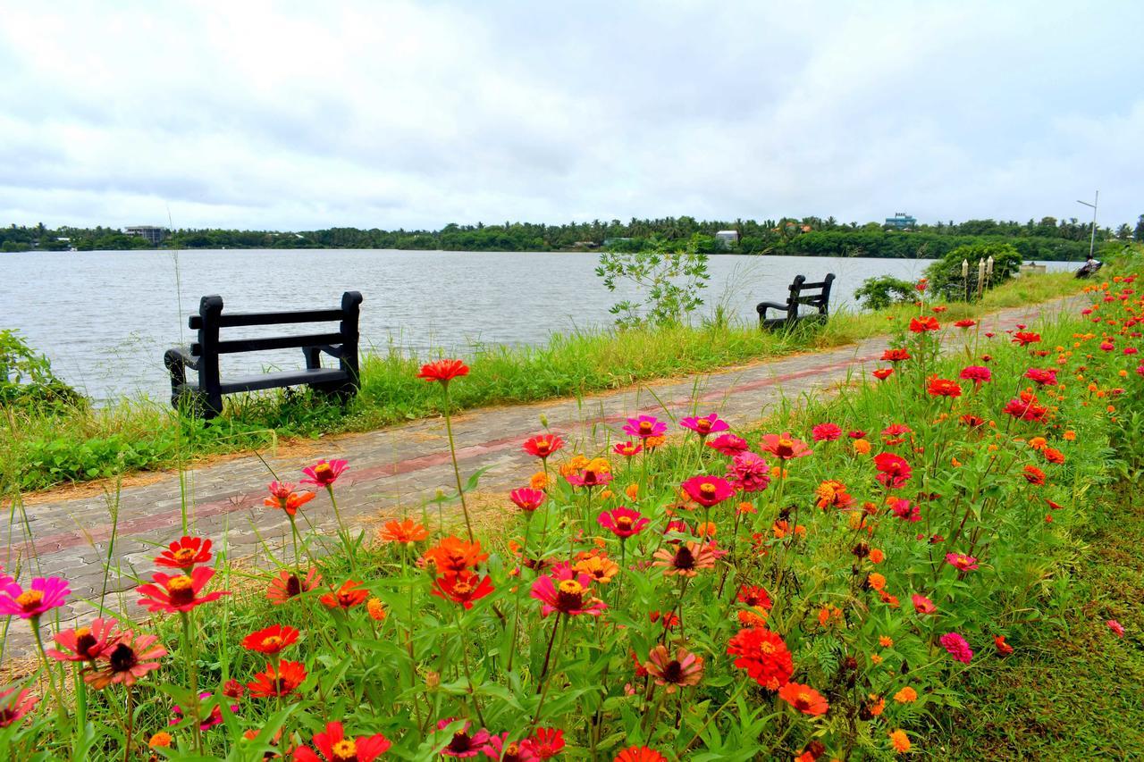 Lake City Resort Anuradhapura Kültér fotó